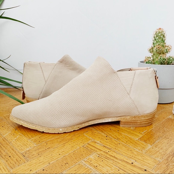 Gentle Souls Tan Leather Chelsea Ankle Boots - Picture 5 of 8